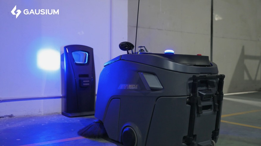 Robot de nettoyage autonome Beetle SW en recharge automatique sur station de charge