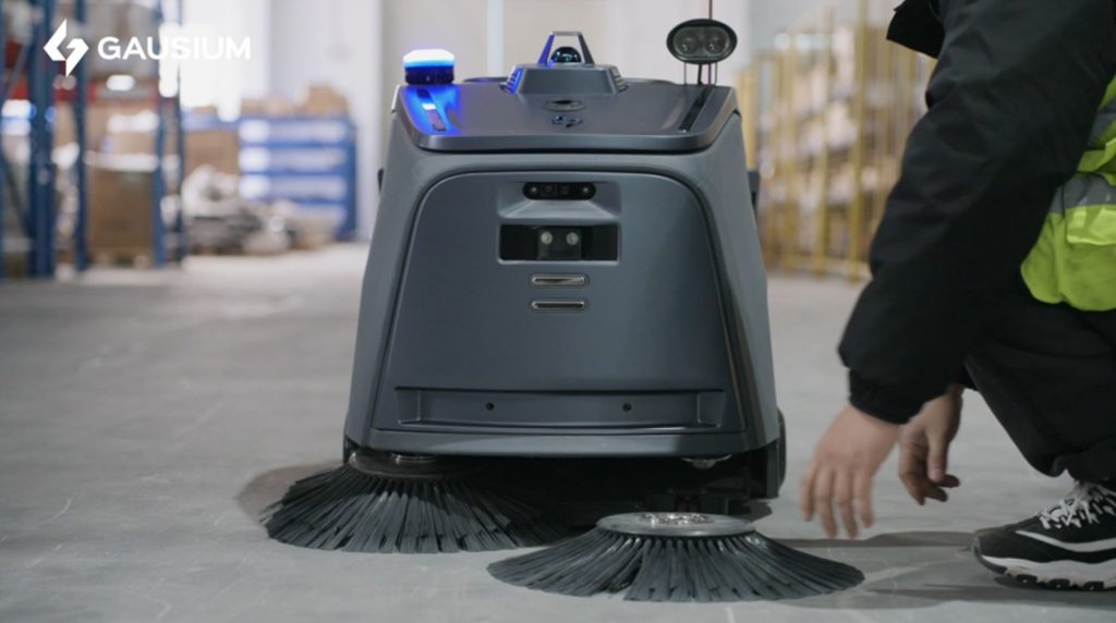 Nettoyage des brosses latérales du robot de nettoyage autonome Beetle SW