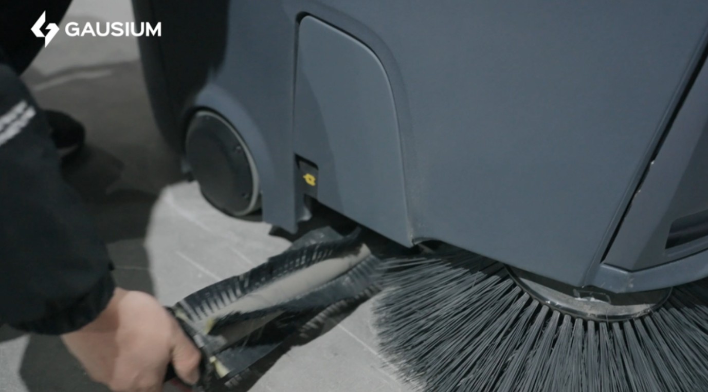 Nettoyage de la brosse principale du robot de nettoyage autonome Beetle SW